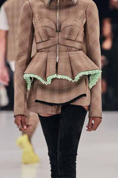 Look 48